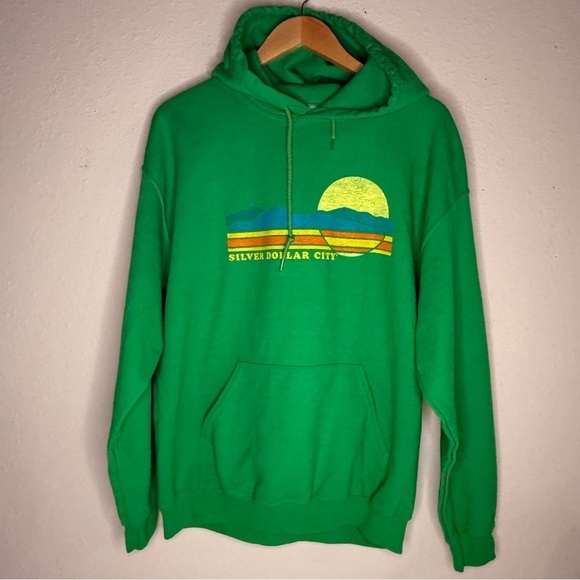 Silver Dollar City Tops - Silver Dollar City Hoodie Gildan Heavy Blend Green Branson MO Women’s Size Large